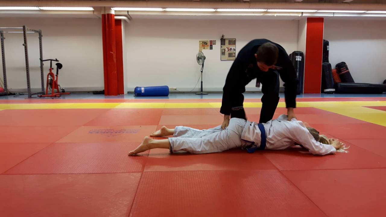 How to Pick Up a Girl - BJJ style
