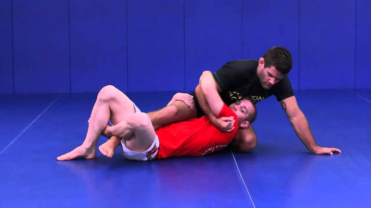 Jiu-Jitsu techniques Jeff Glover| Defending the underhook in the deep half guard (JiuJitsuPedia.com)