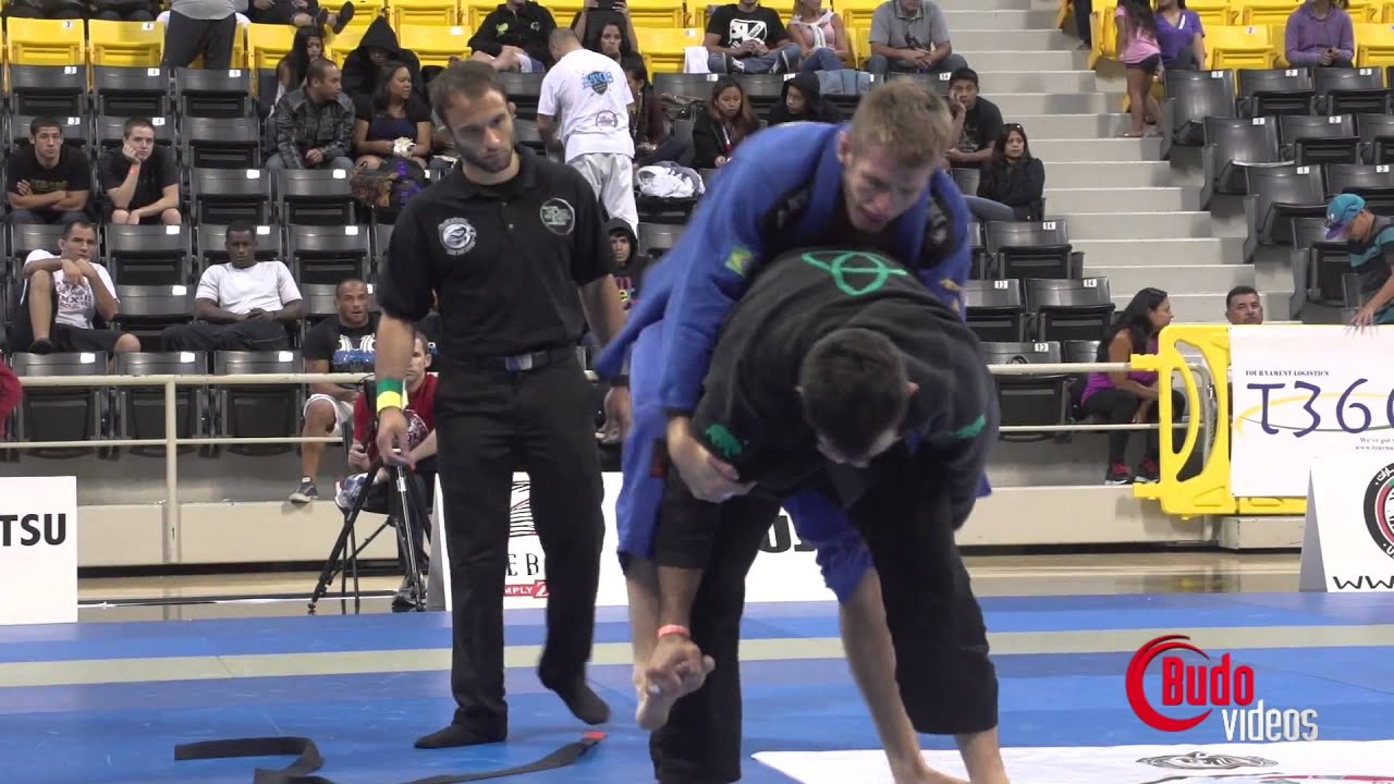 Berimbolo   alternative back take   Keenan Cornelius Vs  Eliot Kelly   2013 Abu Dhabi Pro West Coast