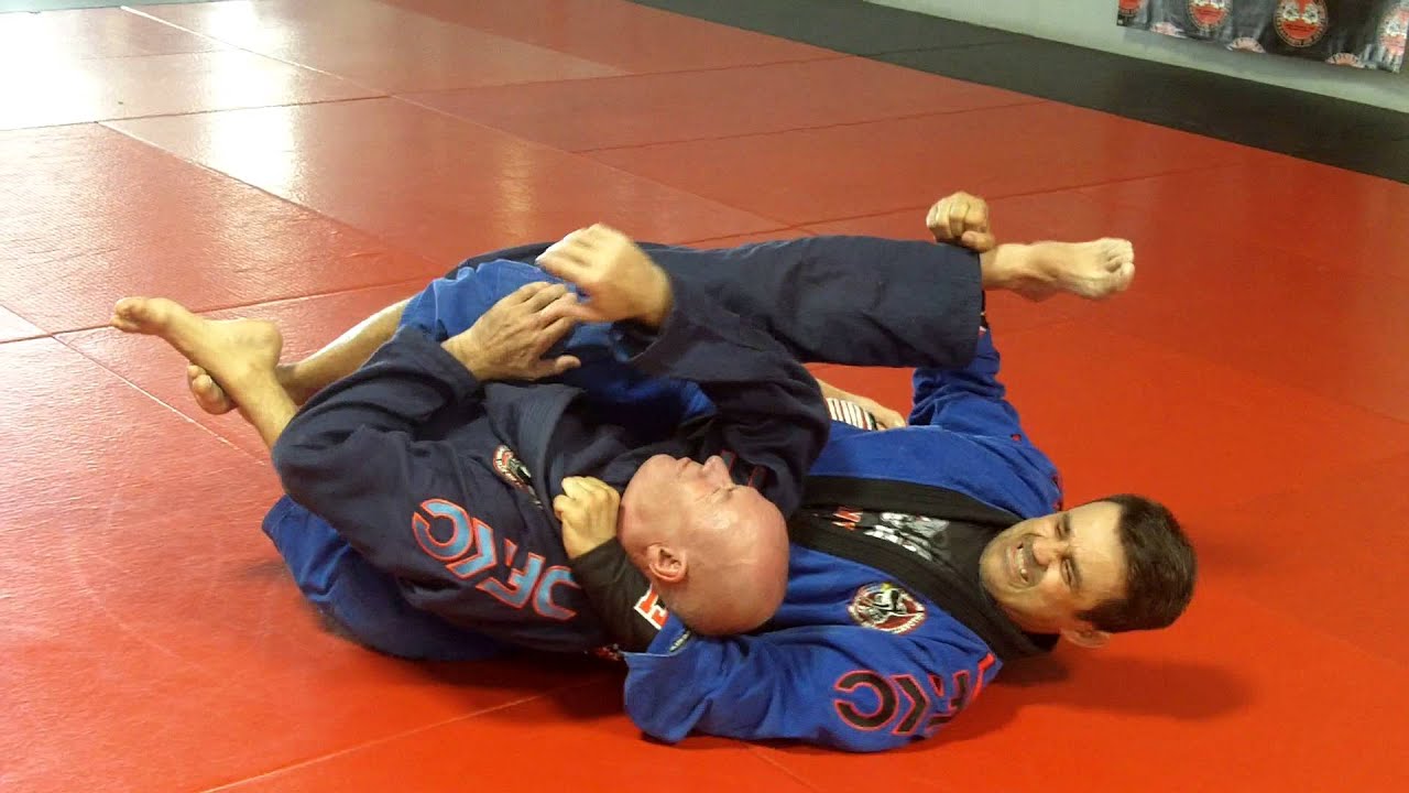 Jiu Jitsu Techniques- Bow and Arrow choke from close guard