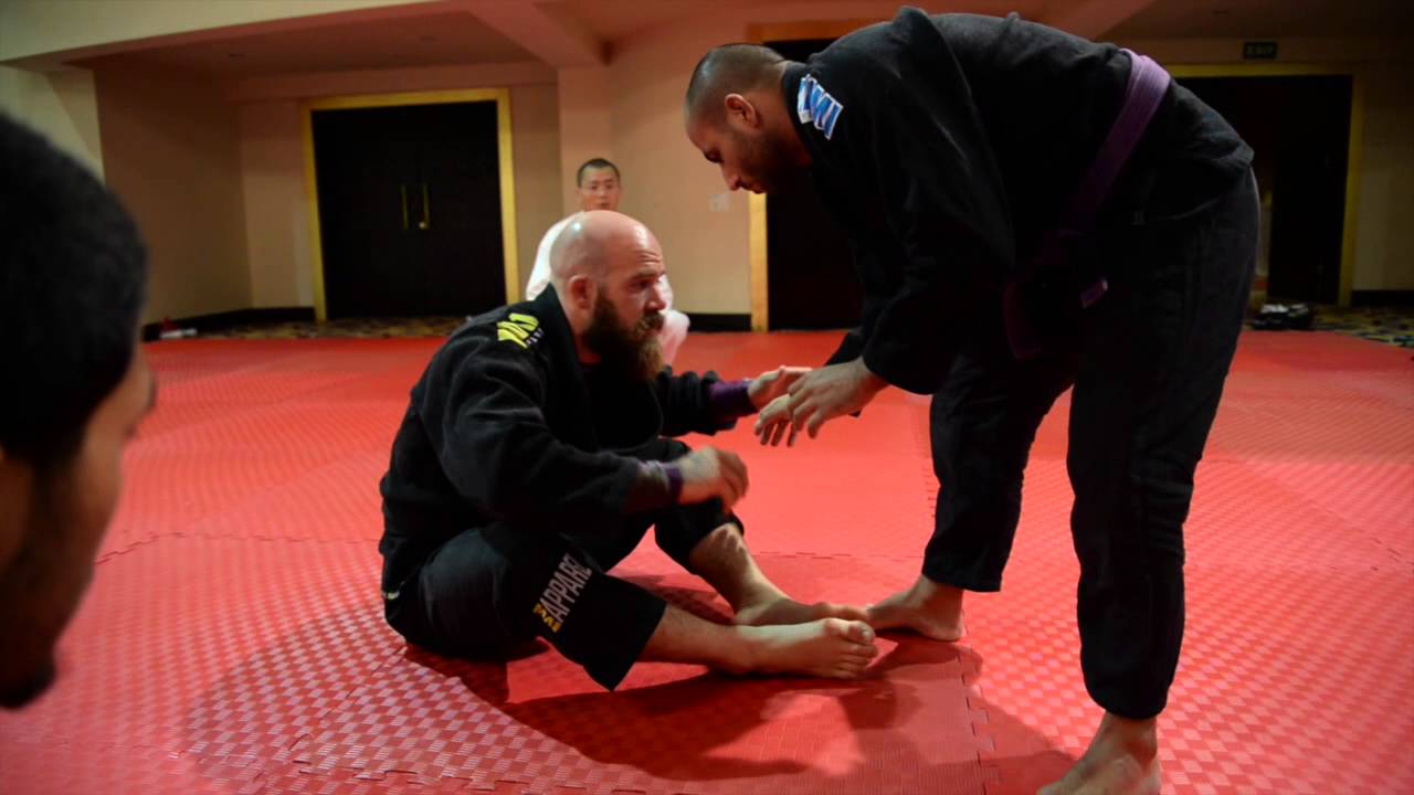Great White Grip to Triangle Choke with Kit Dale
