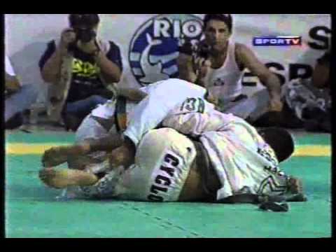 ROYLER GRACIE VS VITOR SHAOLYN  MUNDIAL JIU-JITSU 1997.