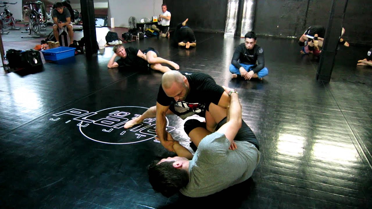 Kenny Florian grappling Manny Gamburyan.MOV
