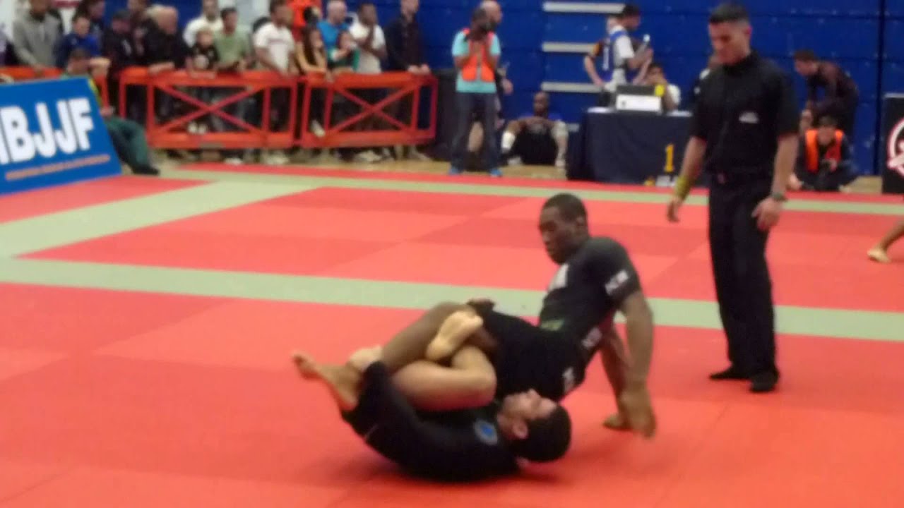 Lucio Sergio vs Eduardo Rios - IBJJF European Open No-Gi 2012 - Black Adult - Medium-Heavy