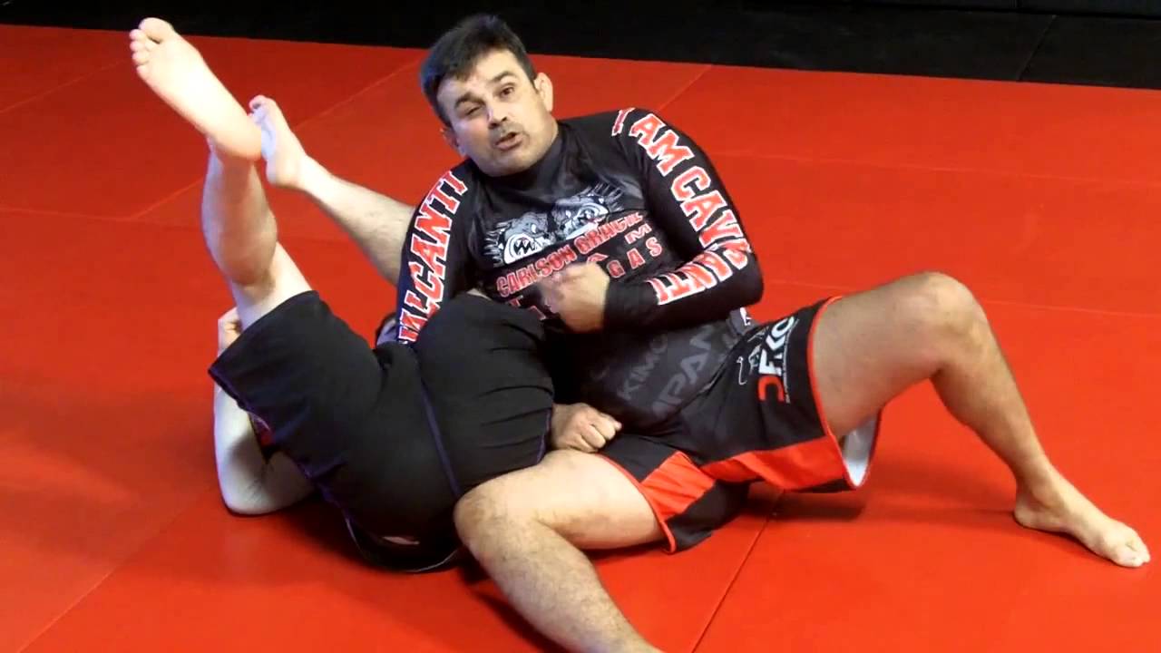 Jiu Jitsu Techniques - Omoplata Defense with a Guard Pass