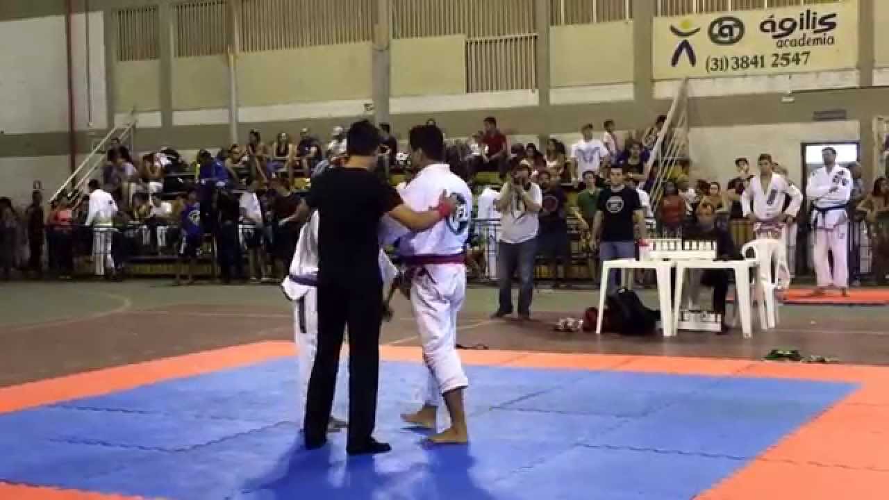 [SUPERANDO OBSTÁCULOS] Atleta Tiago Fernandes finaliza luta em campeonato de Jiu Jitsu!
