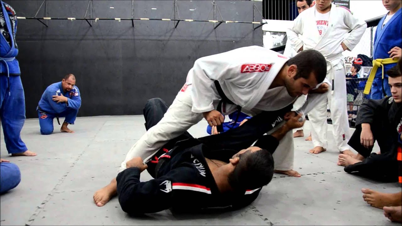 Raspe e passe a guarda na aula de Leandro Lo