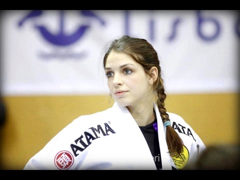 MACKENZIE DERN HIGHLIGHT