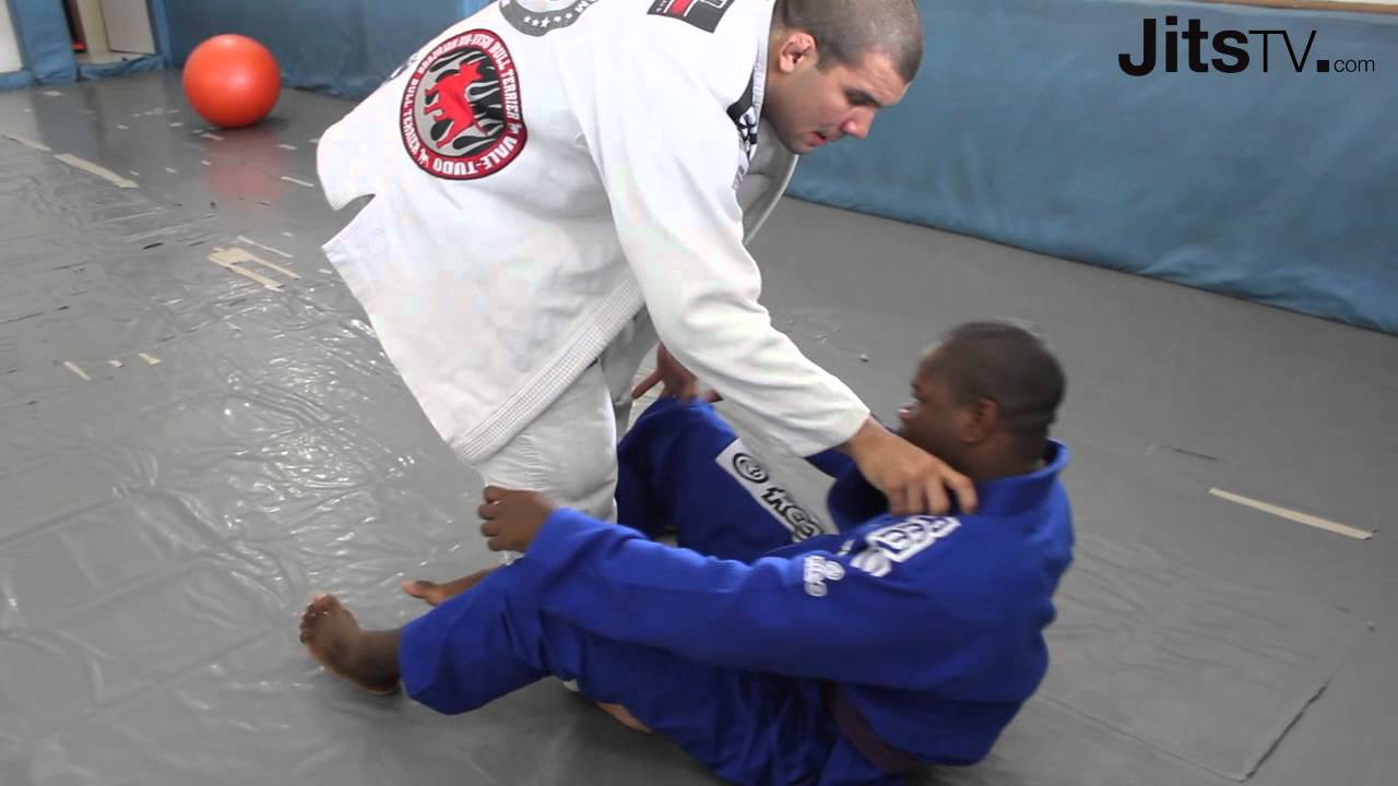 Rodolfo Vieira - How To Quickly Pass Seated Guard