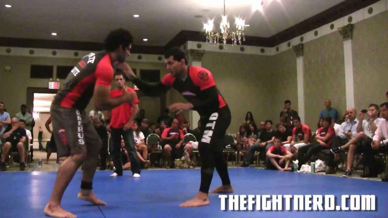 Vinny Magalhaes submits Daniel Gracie with banana-split submission