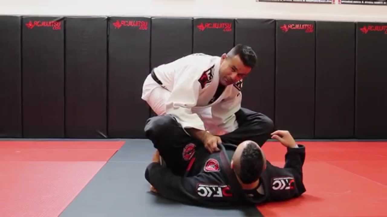 Jiu Jitsu Techniques - Berimbolo / De La Riva Pass