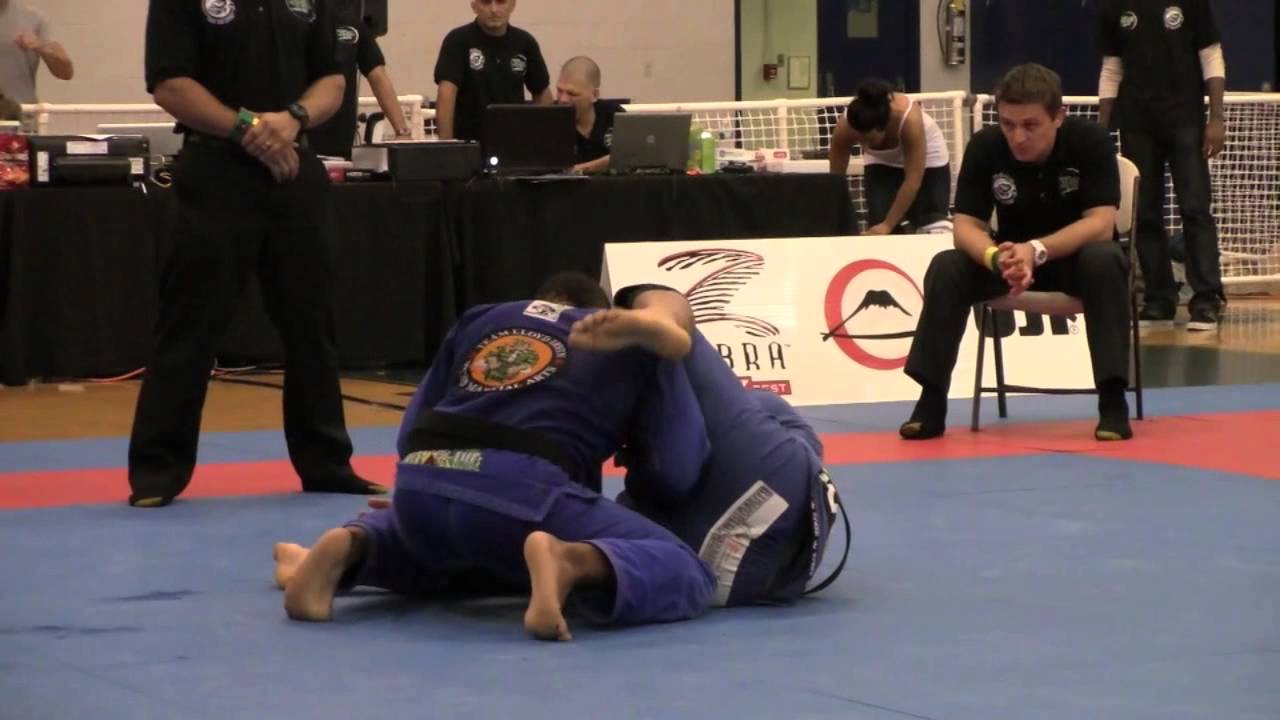 DJ Jackson vs. Roberto Cyborg Abreu