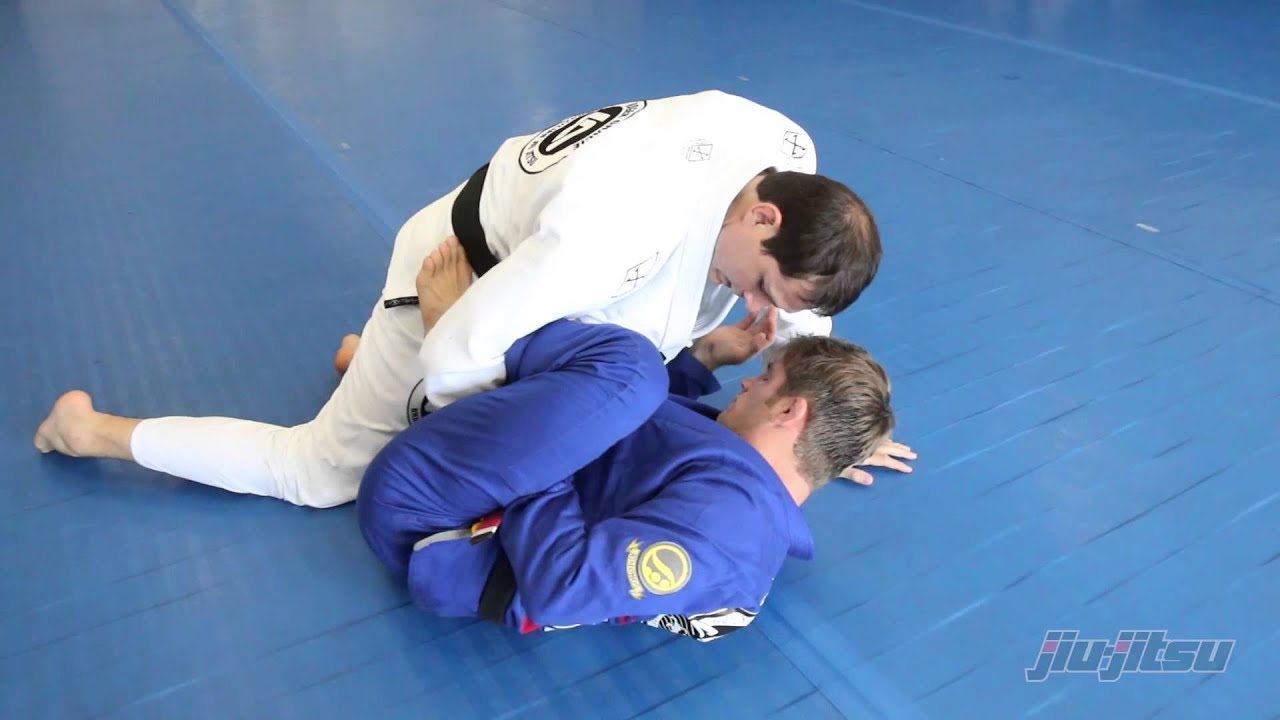 Roger Gracie, Lasso-Half Guard Pass: Jiu-Jitsu Magazine, Issue #27.