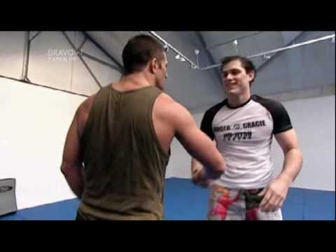 Alex reid vs Roger Gracie (monkey vs Lion)