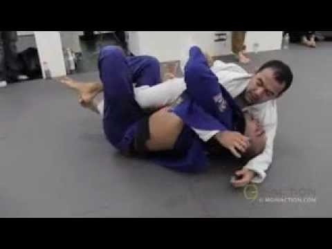 Bernardo Faria rolls with Marcelo Garcia