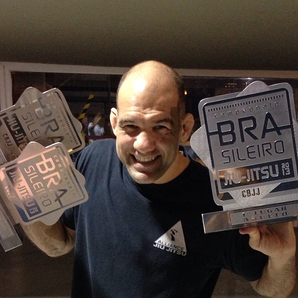 Fabio Gurgel with Alliance's loot