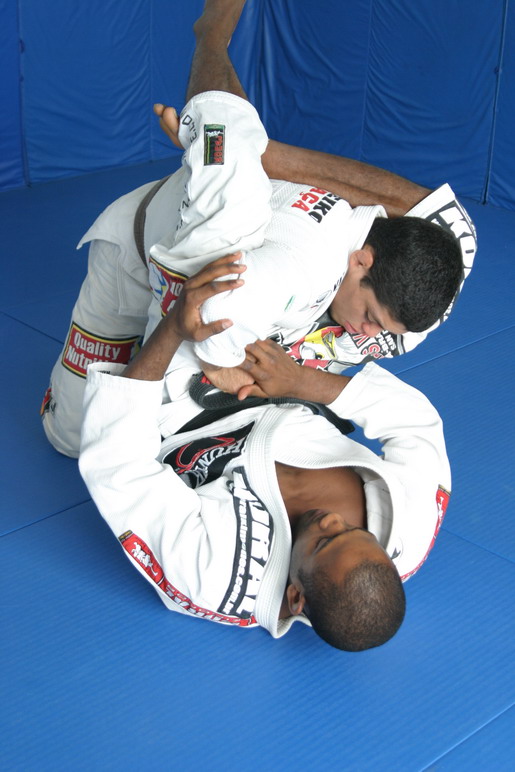 Fernando Terere and then Brown Belt Andre Galvao showing position - Photo Kid Peligro