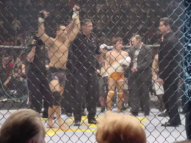 BJ Penn November 2001 UFC 34 wins against Caol Uno