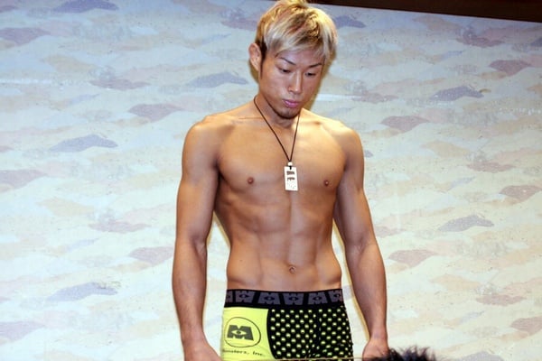 ISAO, the King of Pancrase at 155 lbs, had no trouble making 145 lbs.